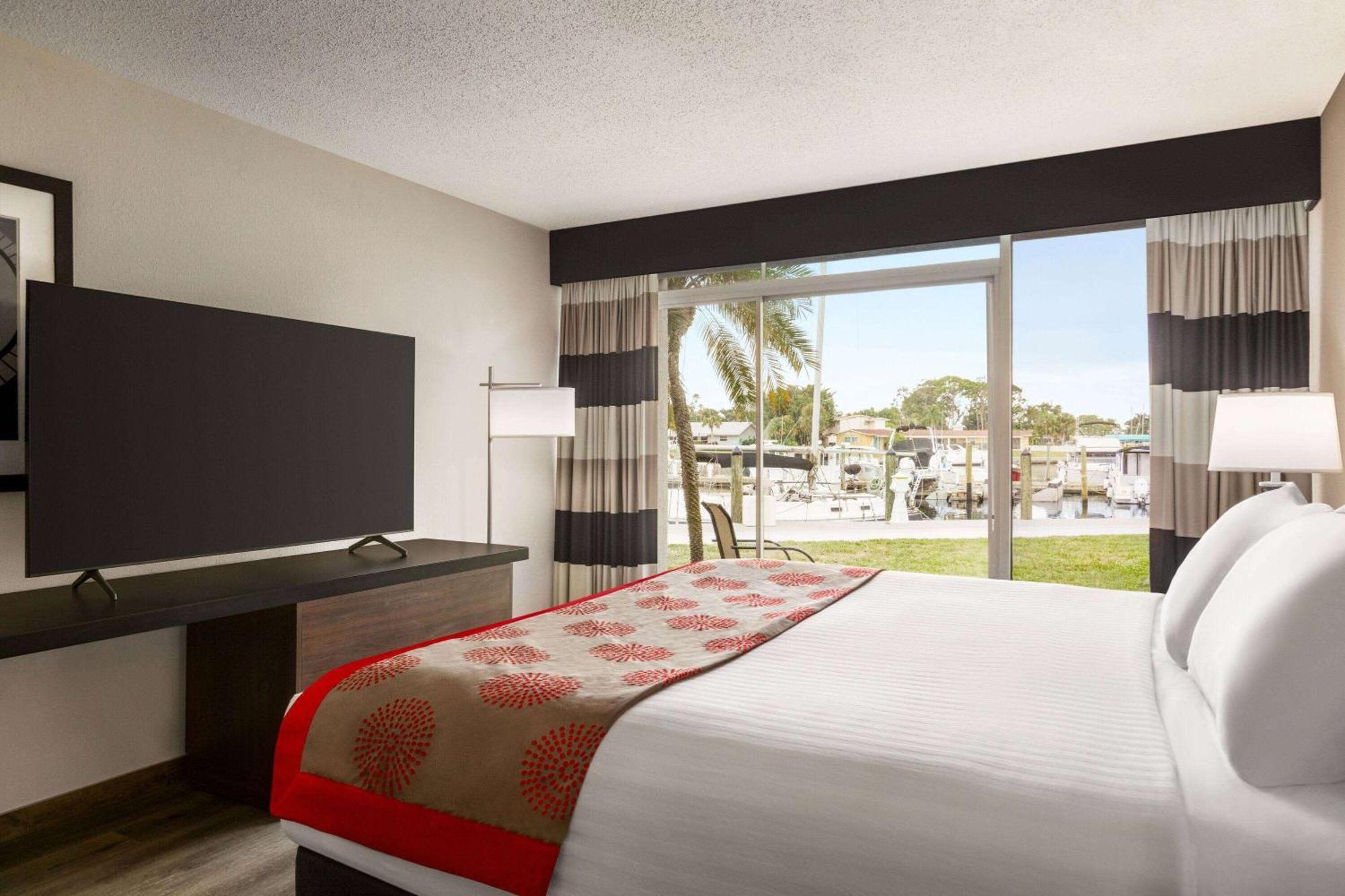 Ramada By Wyndham Sarasota Waterfront Hotel Kültér fotó